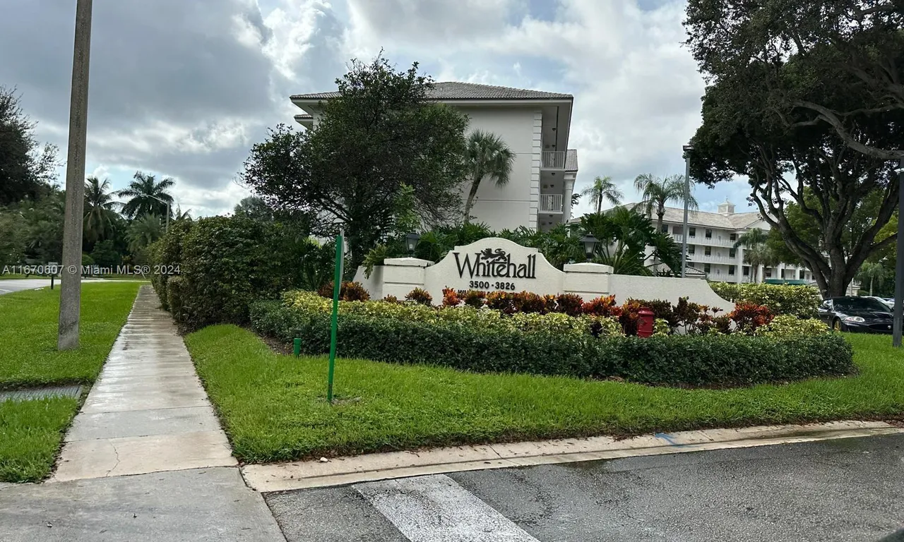 3650 Whitehall Dr # 304, West Palm Beach FL 33401