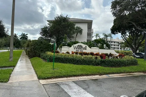 3650 Whitehall Dr # 304, West Palm Beach FL 33401