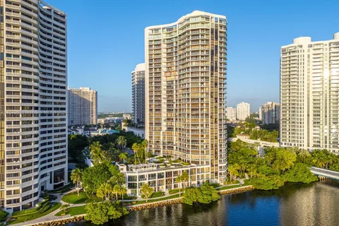 4000 Island Blvd # 2, Aventura FL 33160