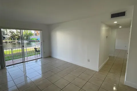 3522 NE 171st St # 103, North Miami Beach FL 33160