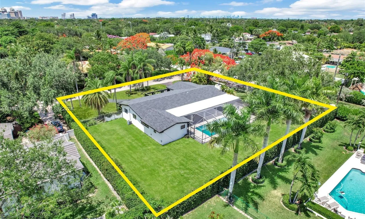 7400 SW 114th St, Pinecrest FL 33156