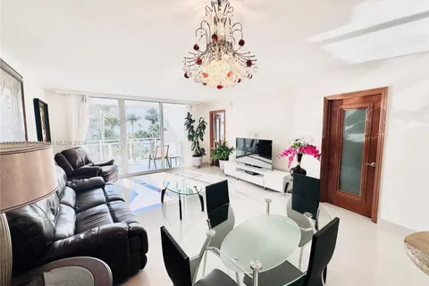 2030 S Ocean Dr # 215, Hallandale Beach FL 33009