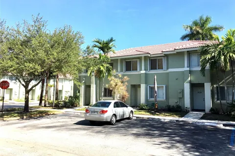 183 Hidden Ct Rd # 33, Hollywood FL 33023