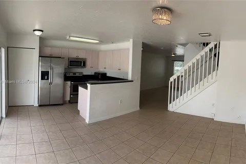 183 Hidden Ct Rd # 33, Hollywood FL 33023