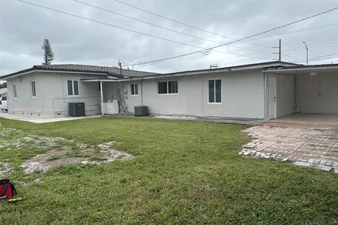 613 E 33rd St, Hialeah FL 33013