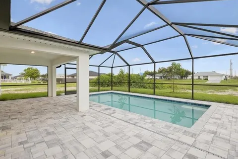 22 NW 25th TER, Cape Coral FL 33993