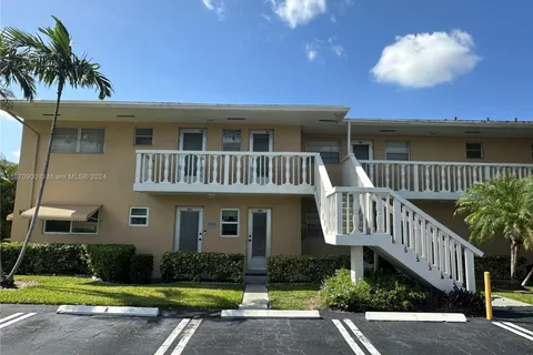 2112 NE 1st Way # 201, Boynton Beach FL 33435