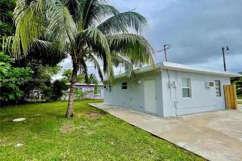 2631 NW 7th St, Pompano Beach FL 33069