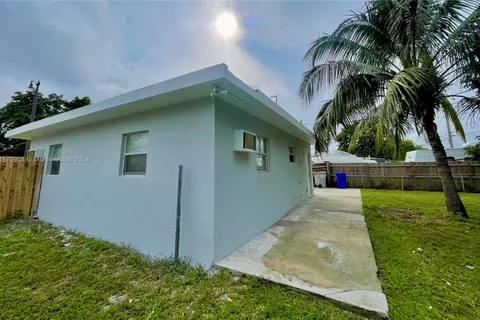 2631 NW 7th St, Pompano Beach FL 33069