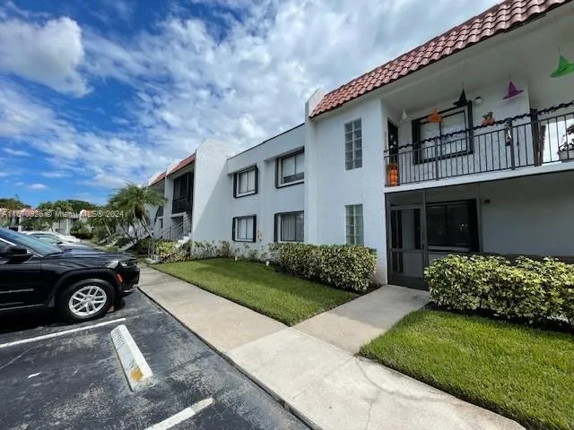 290 Racquet Club Rd # 106, Weston FL 33326