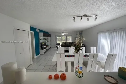 290 Racquet Club Rd # 106, Weston FL 33326