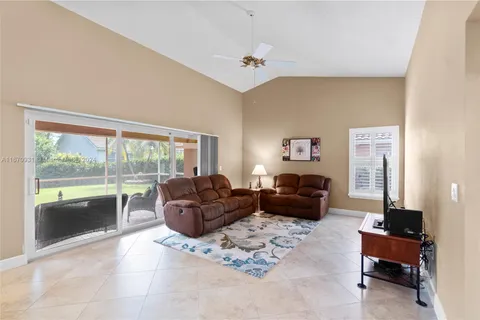 19420 NW 6th St, Pembroke Pines FL 33029