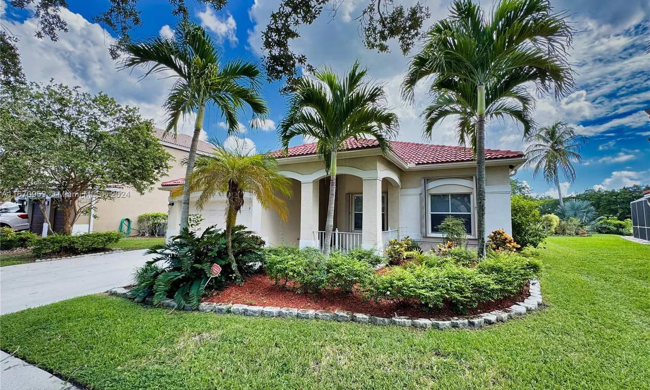 4275 Laurel Ridge Cir, Weston FL 33331