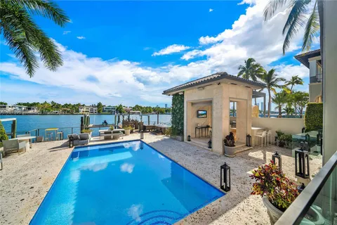 176 S Hibiscus Dr, Miami Beach FL 33139