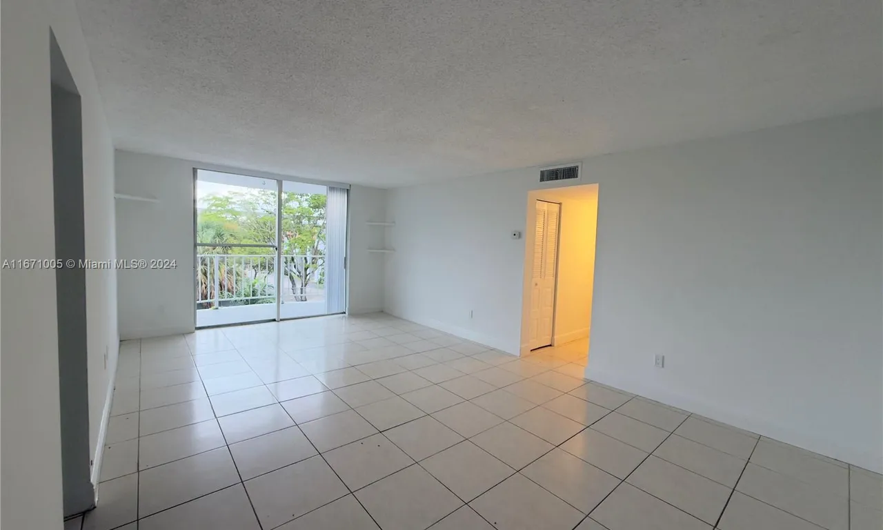 498 NW 165th St Rd # 302, Miami FL 33169