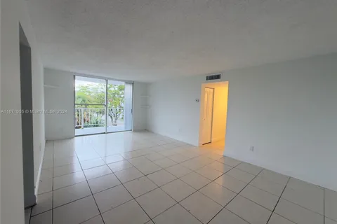 498 NW 165th St Rd # 302, Miami FL 33169