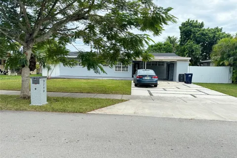 9740 Dominican Dr, Cutler Bay FL 33189