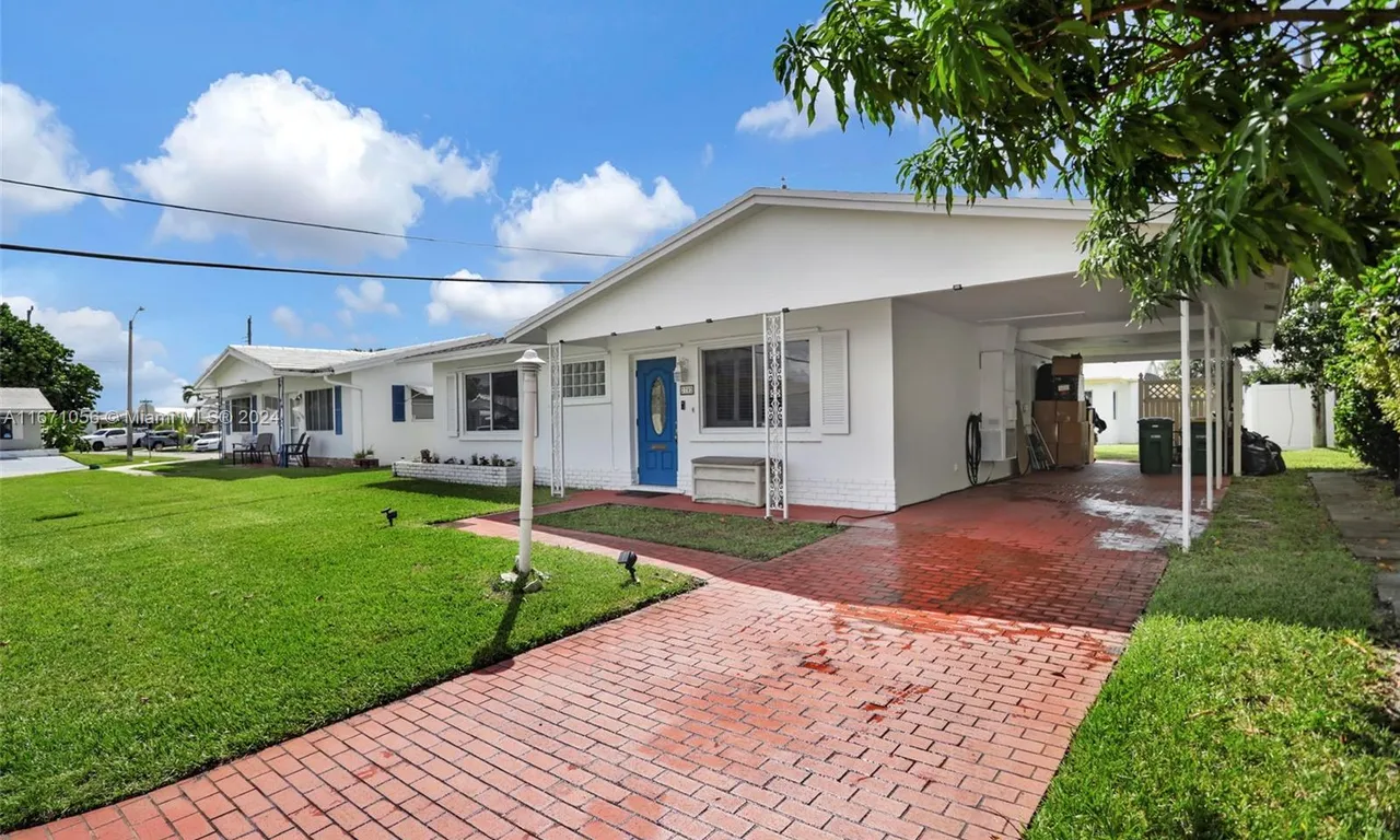 2702 NW 52nd Pl, Tamarac FL 33309