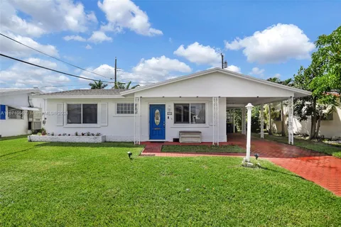 2702 NW 52nd Pl, Tamarac FL 33309