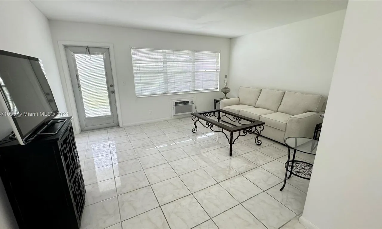 163 Coventry G # 163, West Palm Beach FL 33417