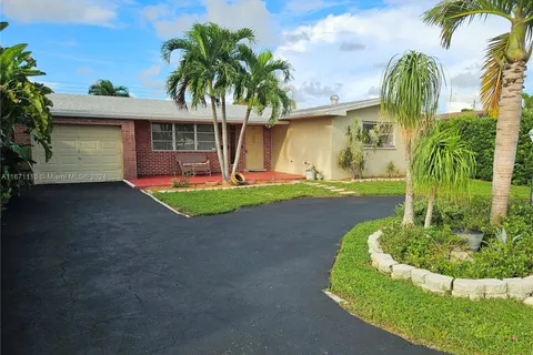 8571 NW 11th St, Pembroke Pines FL 33024