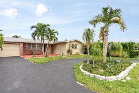 8571 NW 11th St, Pembroke Pines FL 33024