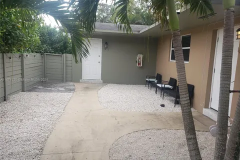 2470 NE 182nd Ter, North Miami Beach FL 33160