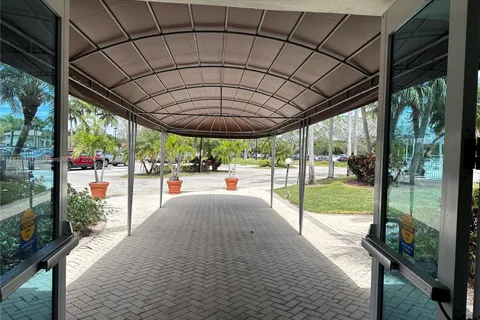 120 Lakeview Dr # 106, Weston FL 33326