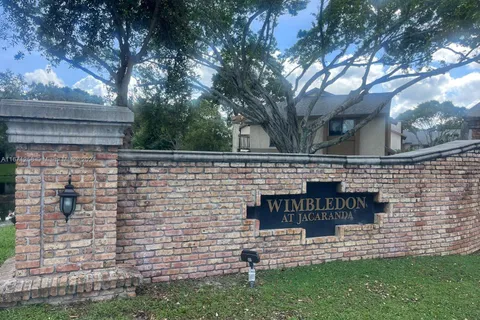 84 Wimbledon Lake Dr # 128, Plantation FL 33324