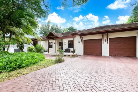 8240 SW 98th St, Miami FL 33156