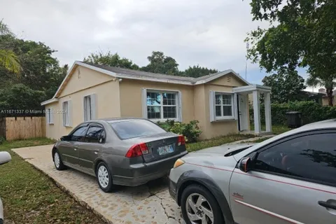 512 47th St, West Palm Beach FL 33407