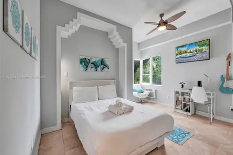 255 W 24th St # 306, Miami Beach FL 33140