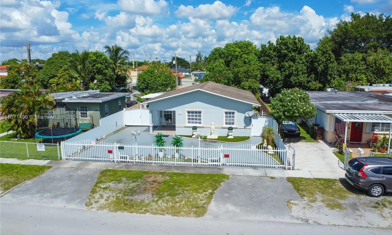 611 E 48th St, Hialeah FL 33013