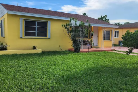 1070 NE 143rd St, North Miami FL 33161