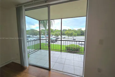 7100 NW 17th St # 216, Plantation FL 33313