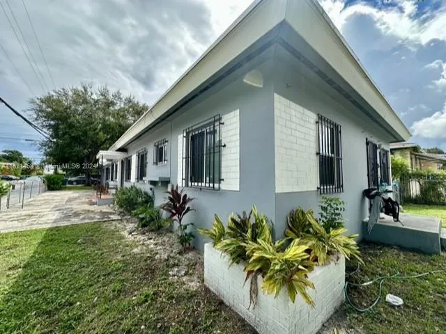 248 NW 69th St, Miami FL 33150