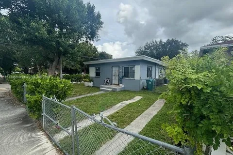 248 NW 69th St, Miami FL 33150