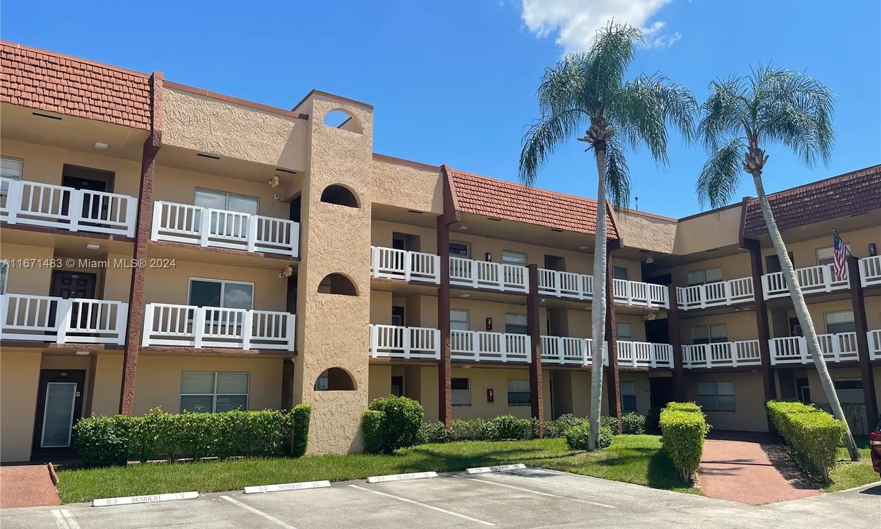 9300 Sunrise Lakes Blvd # 303, Sunrise FL 33322