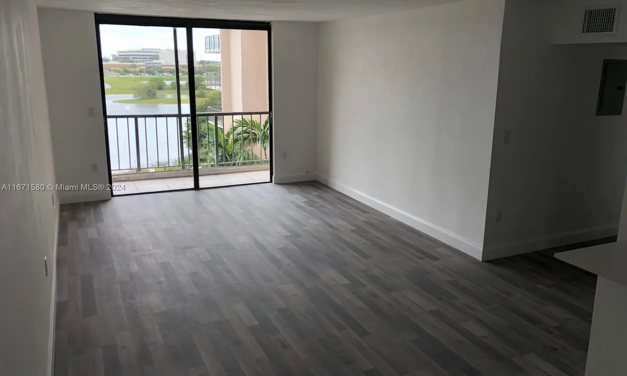 9682 Fontainebleau Blvd # 507, Miami FL 33172