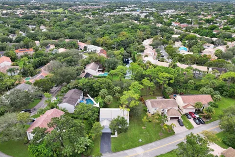 3902 Sanctuary Dr, Coral Springs FL 33065