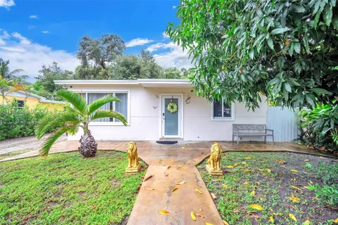 1381 NE 152nd St, North Miami Beach FL 33162