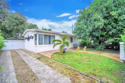 1381 NE 152nd St, North Miami Beach FL 33162