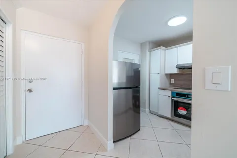 2555 NE 11th St # 310, Fort Lauderdale FL 33304