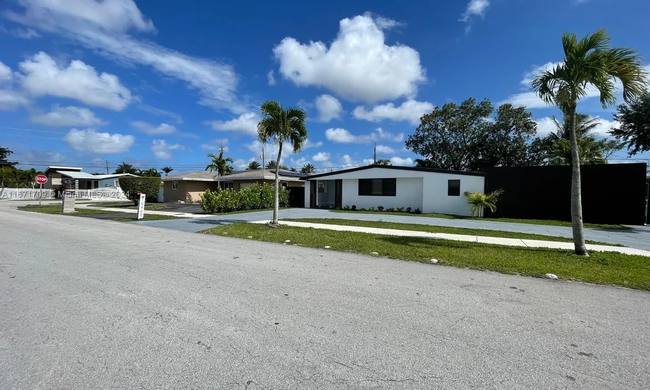 10460 SW 26th Ter, Miami FL 33165