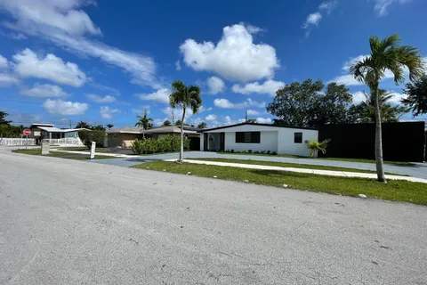 10460 SW 26th Ter, Miami FL 33165