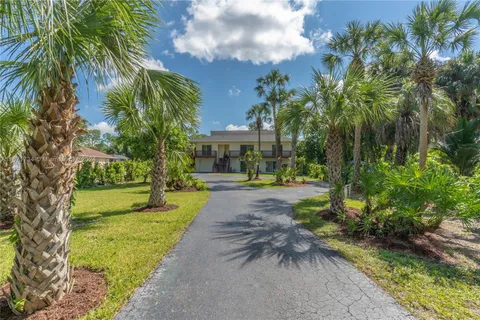 1740 16th St, Naples FL 34120