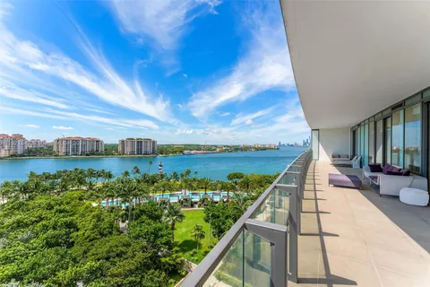 800 S Pointe Dr # 901, Miami Beach FL 33139