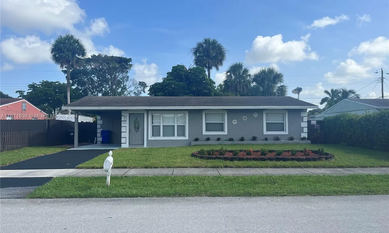 6221 SW 18th Pl, North Lauderdale FL 33068