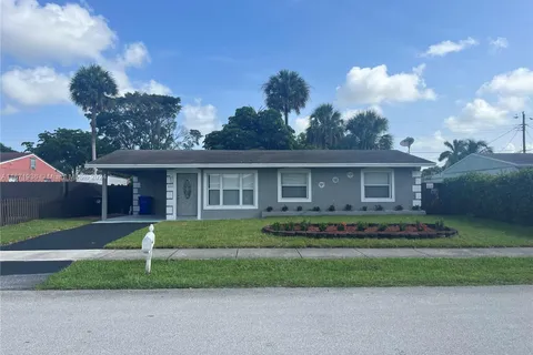 6221 SW 18th Pl, North Lauderdale FL 33068