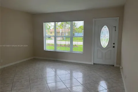 6221 SW 18th Pl, North Lauderdale FL 33068